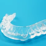 Denizli kliniğimizde diş sıkma tedavisi için tasarlanan kişiye özel gece plağı uygulamaları.